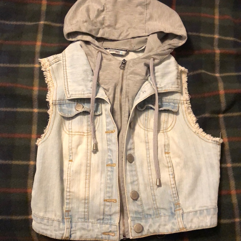 SLEEVELESS JEAN SWEATER JACKET